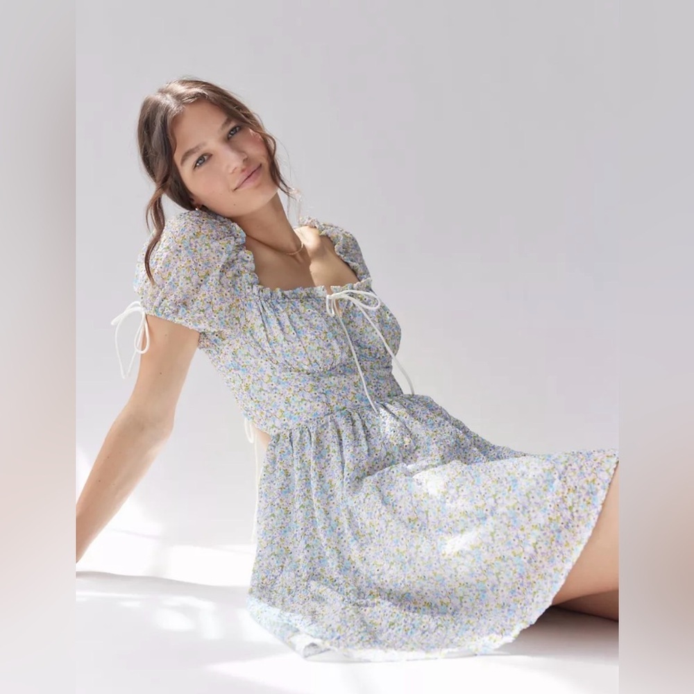 NWT Kiss The Sky Dreamy Days Floral Mini Dress, Size M